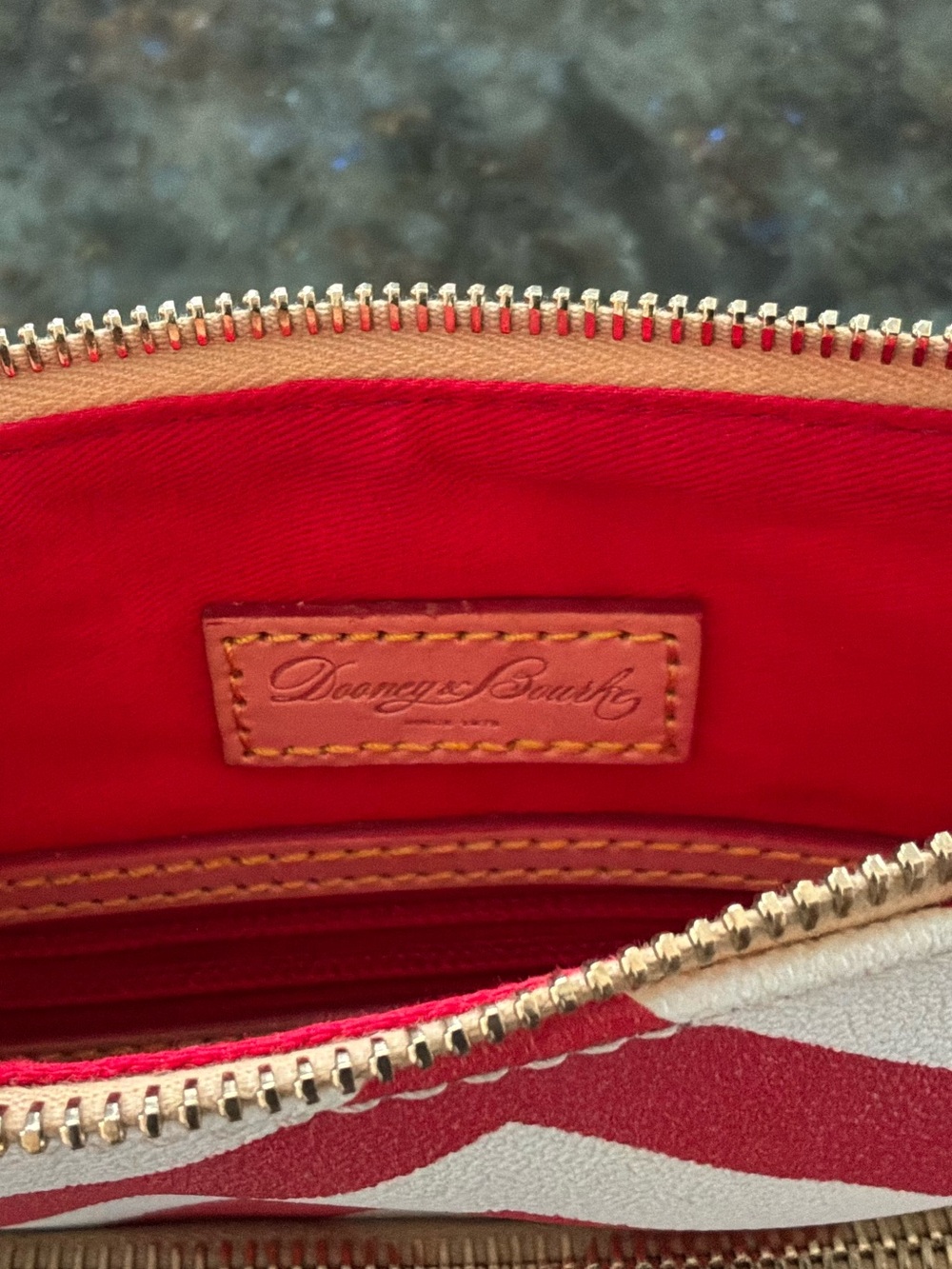 Dooney & Bourke Red Chevron Crossbody Letter Carrier Bag Pouchette J7652644 - Picture 12 of 15